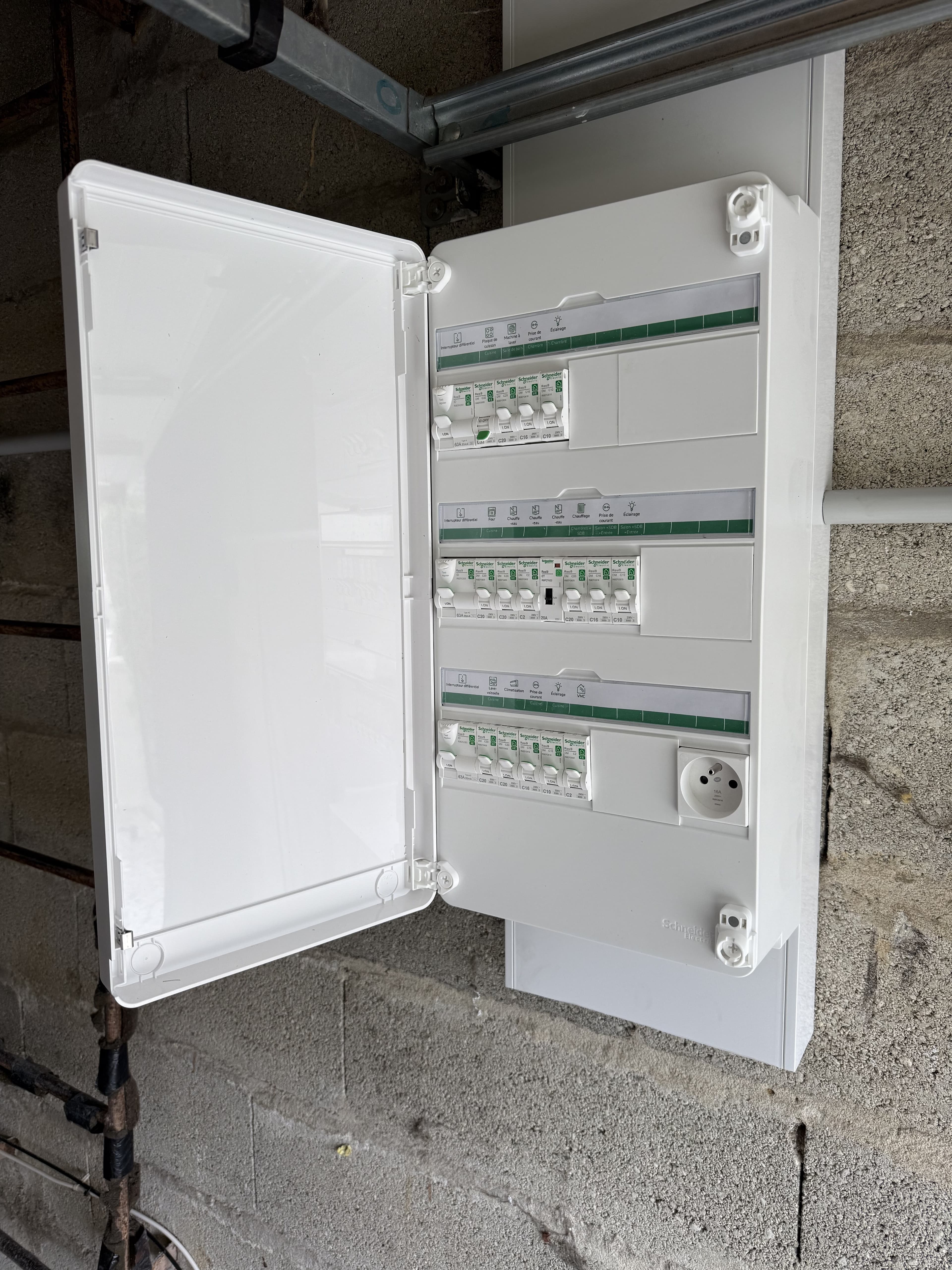Intervention de dépannage électrique sur coffret extérieur par CT elec