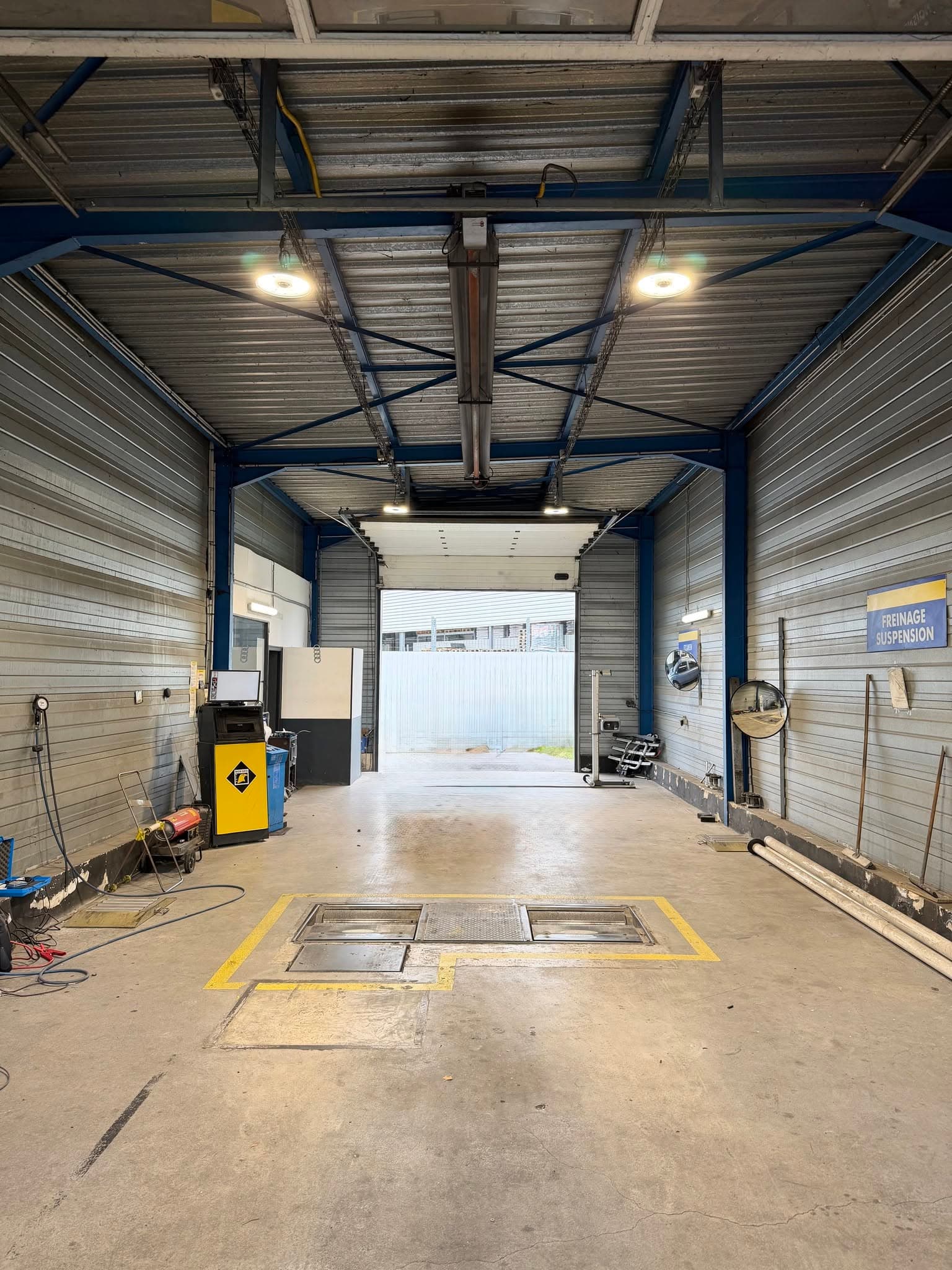 Éclairage LED industriel dans un atelier, électricité tertiaire et industrielle par CT elec, Marne